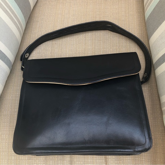 Vintage Early 80’s Black leather Adjustable Strap Small Shoulder Messenger Bag - Picture 4 of 17